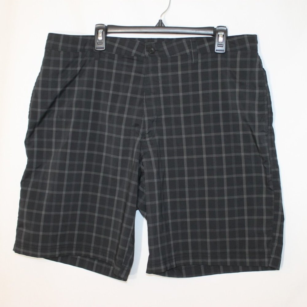 CHAMPION Black & Gray Plaid Chino Shorts Size 40W Lightweight Pockets Flat Front